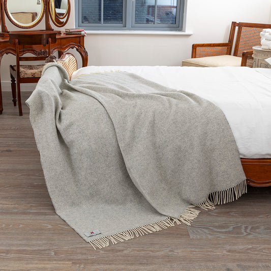 Merino & Cashmere Throw | Pale Grey Herringbone | Large