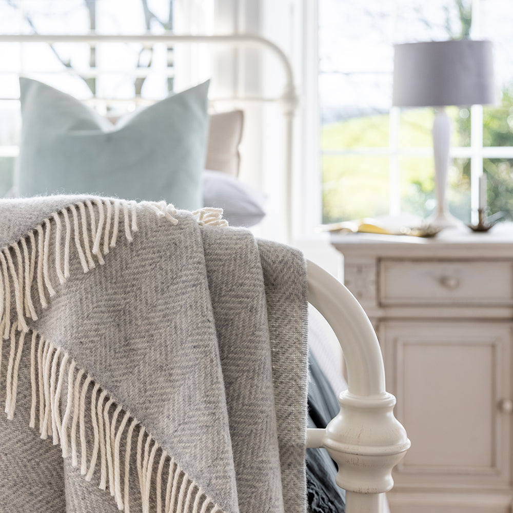 Merino & Cashmere Throw | Pale Grey Herringbone | Large